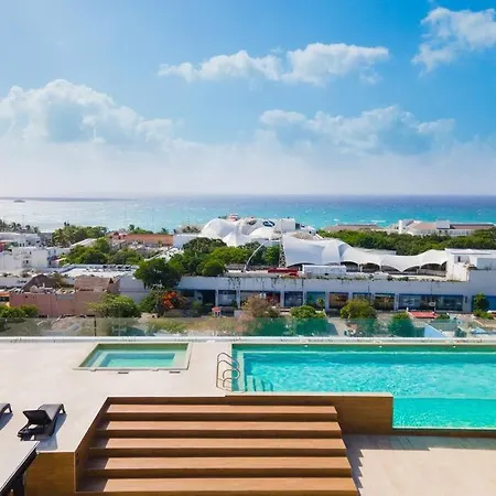 Luxury Penthouse, Pool, Gym, 5Mins To Beach